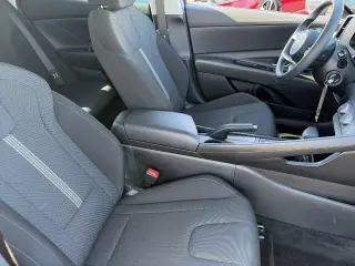 Hyundai ELANTRA 2025 SE Sedán 4 puertas