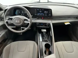 Hyundai ELANTRA 2025 SEL Sport 4dr Sedán