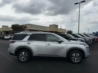 Nissan Pathfinder 2023 AWD SL 4dr SUV