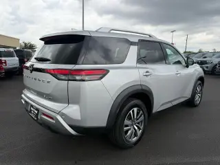 Nissan Pathfinder 2023 AWD SL 4dr SUV