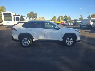 Toyota RAV4 2024 AWD LE 4dr SUV