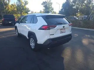 Toyota RAV4 2024 AWD LE 4dr SUV