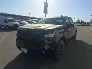 Chevrolet Silverado 1500 2024 4x2 Custom Cabina Crew 4 puertas 5.8 ft. SB