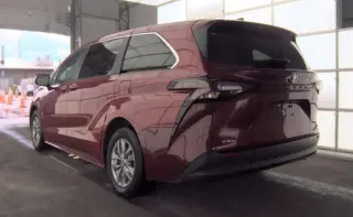 Toyota Sienna 2025 LE 8-Pasajeros 4dr Mini-Van