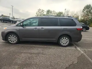 Toyota Sienna 2017 AWD XLE 7 Pasajeros 4dr Mini Van