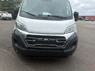 Ram ProMaster 2025 Tradesman 2500 136 WB 3dr Techo Bajo Furgón de Carga sin Asiento de Pasajero