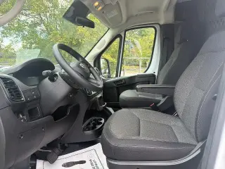 Ram ProMaster 2025 Tradesman 2500 136 WB 3dr Techo Bajo Furgón de Carga sin Asiento de Pasajero