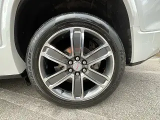 GMC Acadia 2019 Denali 4 SUV