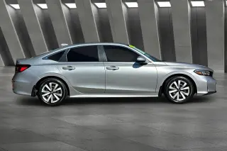 Honda Civic 2025 LX 4dr Sedán