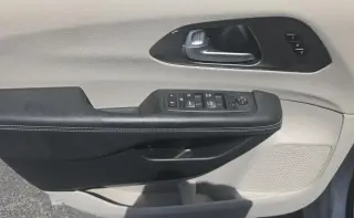 Chrysler Pacifica Híbrido Enchufable 2024 Select Van Familiar 4 puertas