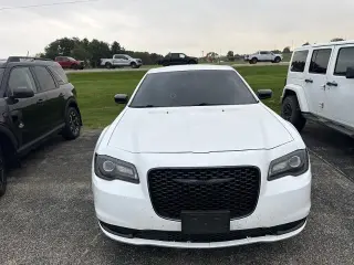 Chrysler 300 2023 Touring 4dr Sedán