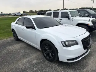Chrysler 300 2023 Touring 4dr Sedán