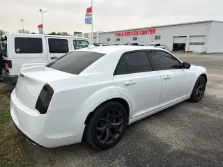 Chrysler 300 2023 Touring 4dr Sedán