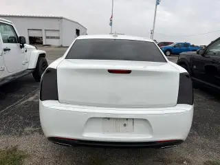 Chrysler 300 2023 Touring 4dr Sedán