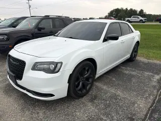 Chrysler 300 2023 Touring 4dr Sedán