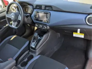 Nissan Versa 2025 SV 4dr Sedán