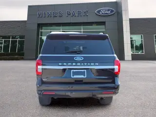 Ford Expedition 2023 4x4 XLT 4dr SUV