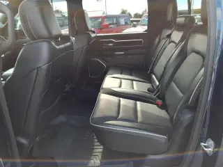 Ram 1500 2020 4x4 Laramie Cabina Tripulta de 4 puertas SB 5.6 ft. Camión de volteo