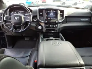 Ram 1500 2020 4x4 Laramie Cabina Tripulta de 4 puertas SB 5.6 ft. Camión de volteo