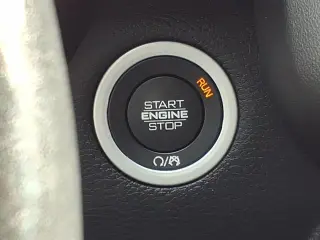 Ram 1500 2020 4x4 Laramie Cabina Tripulta de 4 puertas SB 5.6 ft. Camión de volteo