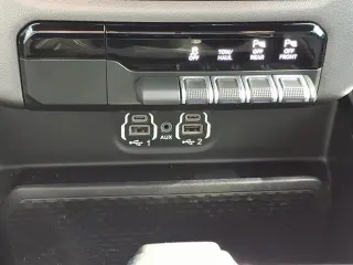 Ram 1500 2020 4x4 Laramie Cabina Tripulta de 4 puertas SB 5.6 ft. Camión de volteo