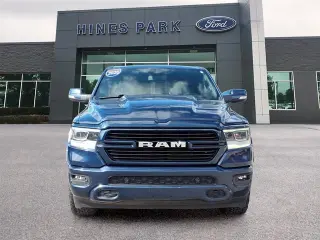 Ram 1500 2020 4x4 Laramie Cabina Tripulta de 4 puertas SB 5.6 ft. Camión de volteo