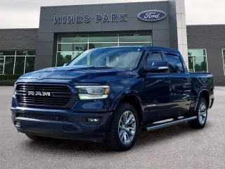 Ram 1500 2020 4x4 Laramie Cabina Tripulta de 4 puertas SB 5.6 ft. Camión de volteo