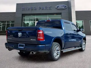 Ram 1500 2020 4x4 Laramie Cabina Tripulta de 4 puertas SB 5.6 ft. Camión de volteo