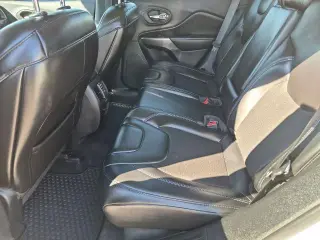 Jeep Cherokee 2019 4x4 Latitude Plus SUV de 4 puertas