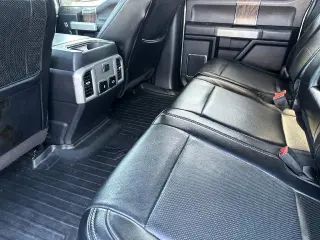 Pickup Ford F-250 Super Duty 2019 4x4 King Ranch Cabina Crew de 4 puertas, cama corta de 6.8 pies