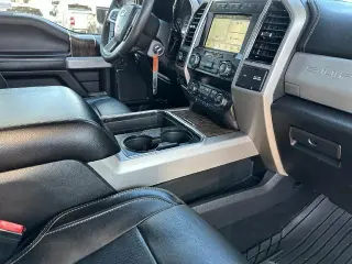 Pickup Ford F-250 Super Duty 2019 4x4 King Ranch Cabina Crew de 4 puertas, cama corta de 6.8 pies