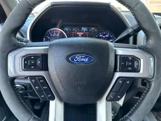 Pickup Ford F-250 Super Duty 2019 4x4 King Ranch Cabina Crew de 4 puertas, cama corta de 6.8 pies