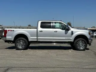 Pickup Ford F-250 Super Duty 2019 4x4 King Ranch Cabina Crew de 4 puertas, cama corta de 6.8 pies