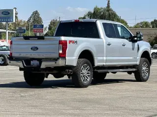 Pickup Ford F-250 Super Duty 2019 4x4 King Ranch Cabina Crew de 4 puertas, cama corta de 6.8 pies