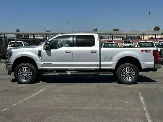Pickup Ford F-250 Super Duty 2019 4x4 King Ranch Cabina Crew de 4 puertas, cama corta de 6.8 pies