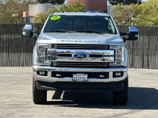 Pickup Ford F-250 Super Duty 2019 4x4 King Ranch Cabina Crew de 4 puertas, cama corta de 6.8 pies