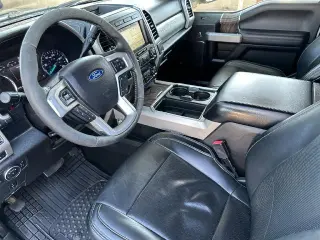Pickup Ford F-250 Super Duty 2019 4x4 King Ranch Cabina Crew de 4 puertas, cama corta de 6.8 pies