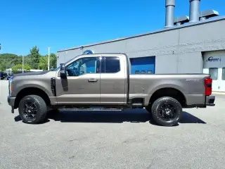 Ford F-250 Super Duty 2023 4x4 XLT 4dr SuperCab 6.8 ft. SB Pickup