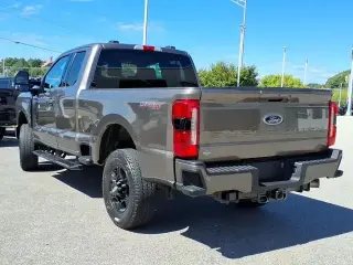 Ford F-250 Super Duty 2023 4x4 XLT 4dr SuperCab 6.8 ft. SB Pickup