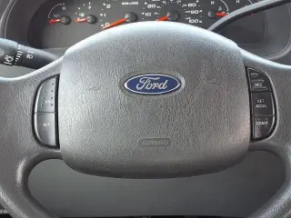 Ford E-Series 2006 E-150 XL furgón de pasajeros de 3 puertas