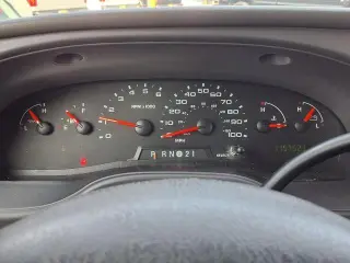 Ford E-Series 2006 E-150 XL furgón de pasajeros de 3 puertas