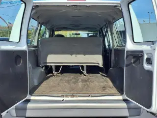 Ford E-Series 2006 E-150 XL furgón de pasajeros de 3 puertas