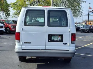 Ford E-Series 2006 E-150 XL furgón de pasajeros de 3 puertas