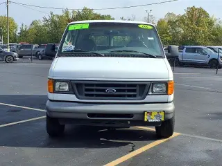 Ford E-Series 2006 E-150 XL furgón de pasajeros de 3 puertas