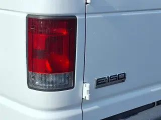 Ford E-Series 2006 E-150 XL furgón de pasajeros de 3 puertas
