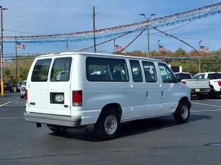 Ford E-Series 2006 E-150 XL furgón de pasajeros de 3 puertas