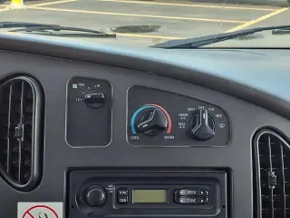Ford E-Series 2006 E-150 XL furgón de pasajeros de 3 puertas