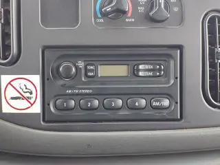 Ford E-Series 2006 E-150 XL furgón de pasajeros de 3 puertas