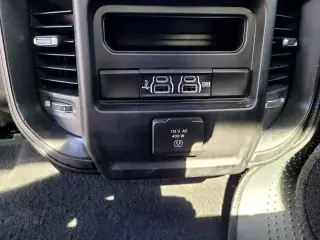 Ram 1500 2019 4x4 Laramie 4p Puerta Camioneta de Tripulación de Cabina Completa 5.6 ft. SB Camion