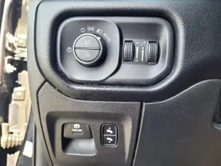 Ram 1500 2019 4x4 Laramie 4p Puerta Camioneta de Tripulación de Cabina Completa 5.6 ft. SB Camion